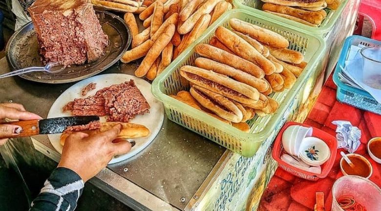 Cách làm bánh mì que Hải Phòng