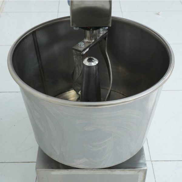 may tron bot mi khung inox ava4