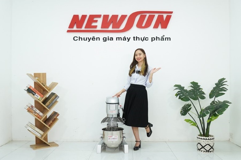 Hình ảnh thực tế máy trộn bột và đánh kem trứng B20F