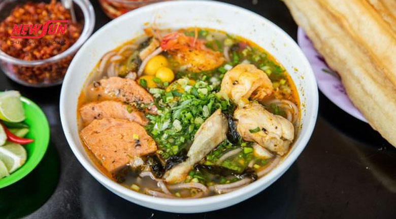 Hướng dẫn cách trộn bột mì làm bánh canh dai ngon, đậm đà cách trộn bột mì làm bánh canh, chọn topping theo sở thích