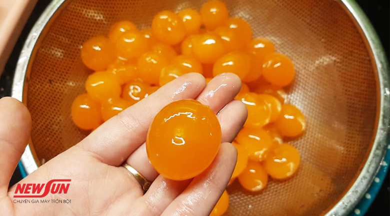 hướng dẫn làm bánh bông lan trứng muối, chuẩn bị trứng muối