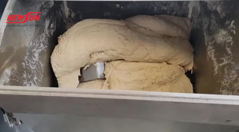 Nên trộn bột mì bằng nước nóng hay lạnh khi làm bánh? nên trộn bột mì bằng nước nóng hay lạnh nhược điểm của nước lạnh