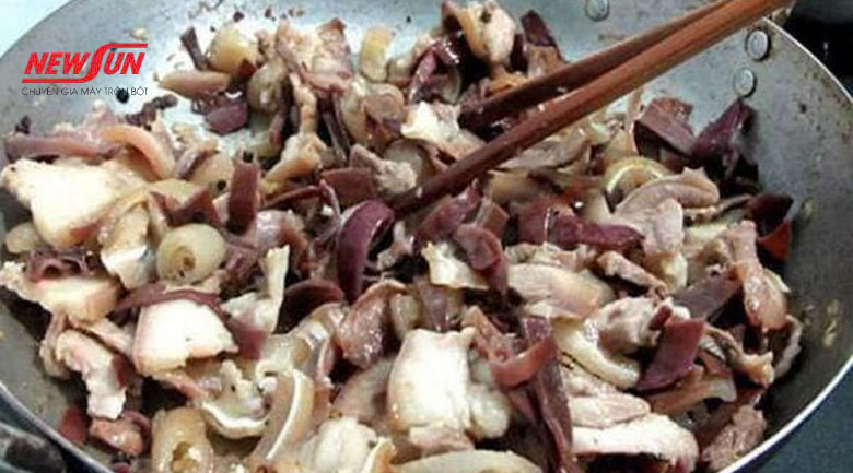 Hướng dẫn làm giò xào chuẩn vị tại nhà với 2 cách đơn giản hướng dẫn làm giò xào chín tới