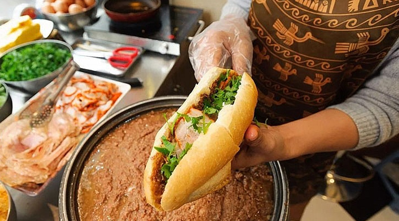 bánh mì hàn quốc có gì khác bánh mì việt nam, cách ăn