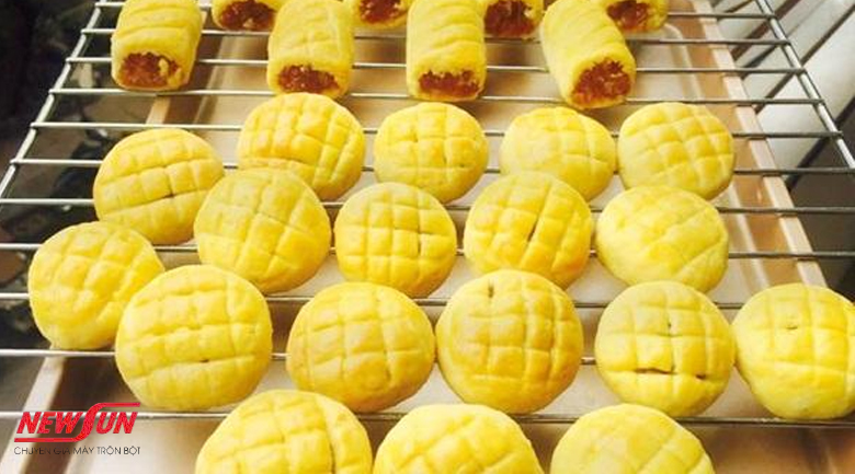 hướng dẫn làm bánh dừa nho trứng muối, nướng bánh
