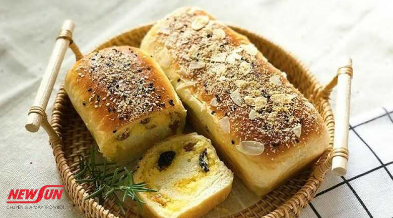 hướng dẫn làm bánh dừa nho trứng muối, để bánh nguội trước khi bảo quản