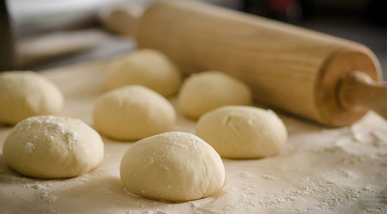 Hướng dẫn 5 bước làm bánh bao nhân lạp xưởng tại nhà bánh bao nhân lạp xưởng, chia bột