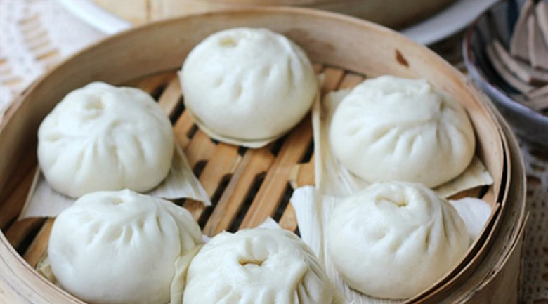 Hướng dẫn 5 bước làm bánh bao nhân lạp xưởng tại nhà bánh bao nhân lạp xưởng hấp bánh